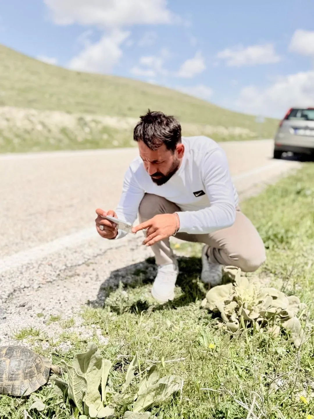 Proje sahasında fauna gözlemi yapan uzman